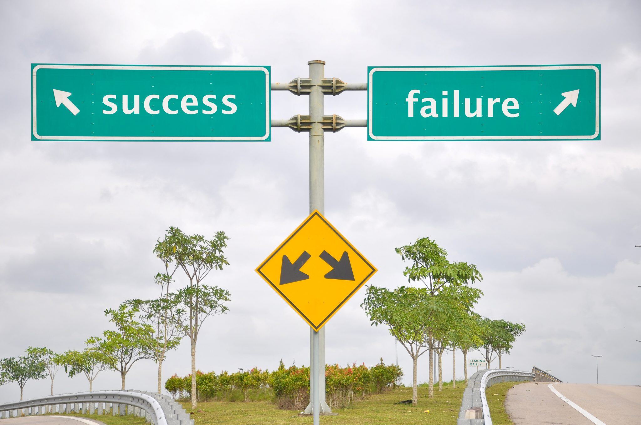 road signs reading 'success' and 'failure'